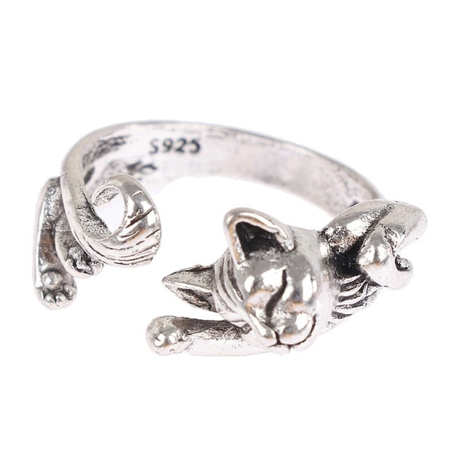 Silver cat tension ring for knitting, Crochet tension ring with cat design, Silver yarn tension tool, Knitting accessory with cat motif, Crochet accessory featuring silver cat, Cat ring for crochet, Yarn tension tool with cat design, Silver cat knitting ring, Knitting and crochet ring with cat design, Metallic tension ring with cat motif, Cat tension regulator for crochet, Silver cat tension regulator for knitting