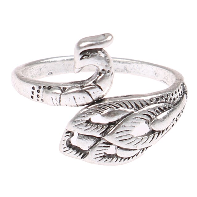 Silver tension ring for knitting, Crochet tension ring, Silver ring for yarn tension, Knitting accessory, Crochet accessory, Silver ring for crochet, Yarn tension tool, Silver knitting ring, Knitting and crochet ring, Metallic tension ring, Silver tension regulator for knitting, Silver tension regulator for crochet